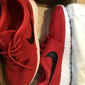 Men’s red and black BRAND NEW roshe’s